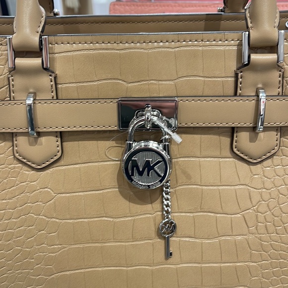 MICHAEL KORS HAMILTON MEDIUM SATCHEL 
 COLOR: Camel
NWT - Picture 2 of 16